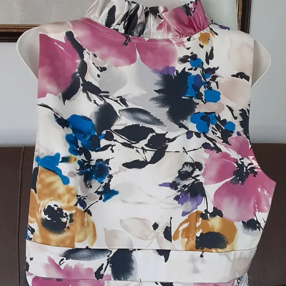 Suite 7 sleeveless Floral Dress - Picture 8 of 8